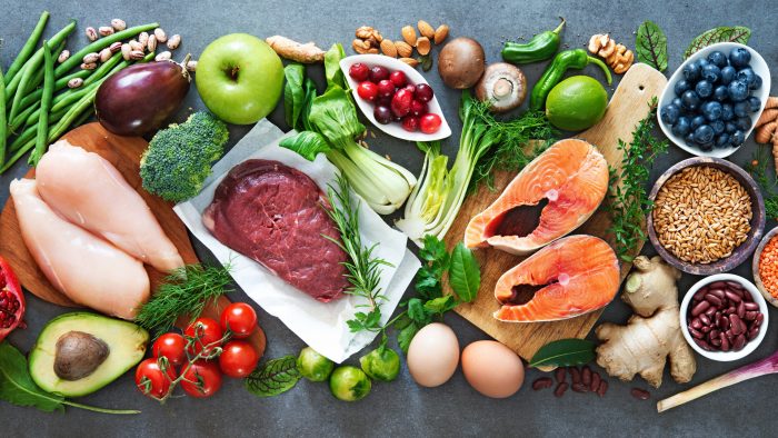 Cung cấp dưỡng chất cùng các loại thực phẩm giúp cầm máu, bổ sung sắt